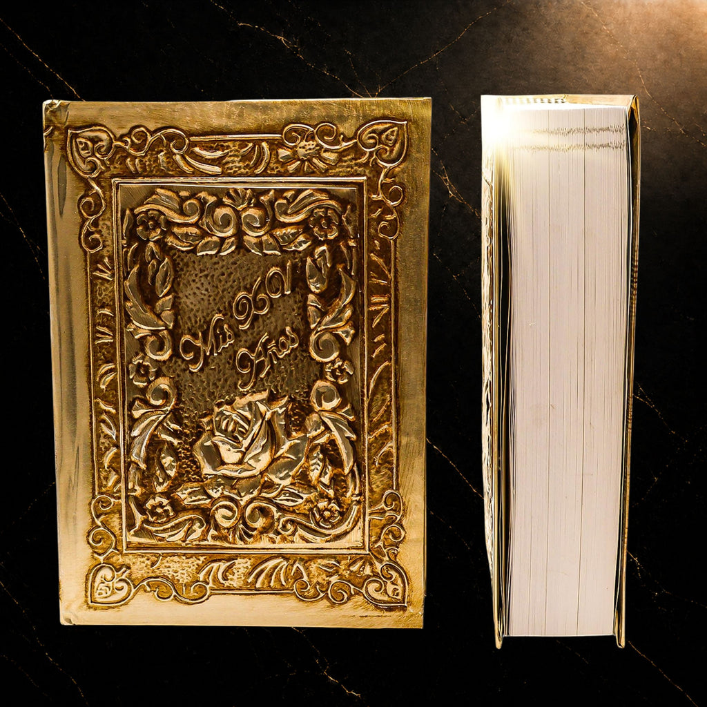 Quinceañera Bible — Biblia católica en español con cubierta dorada metálica | Regalo de XV Años