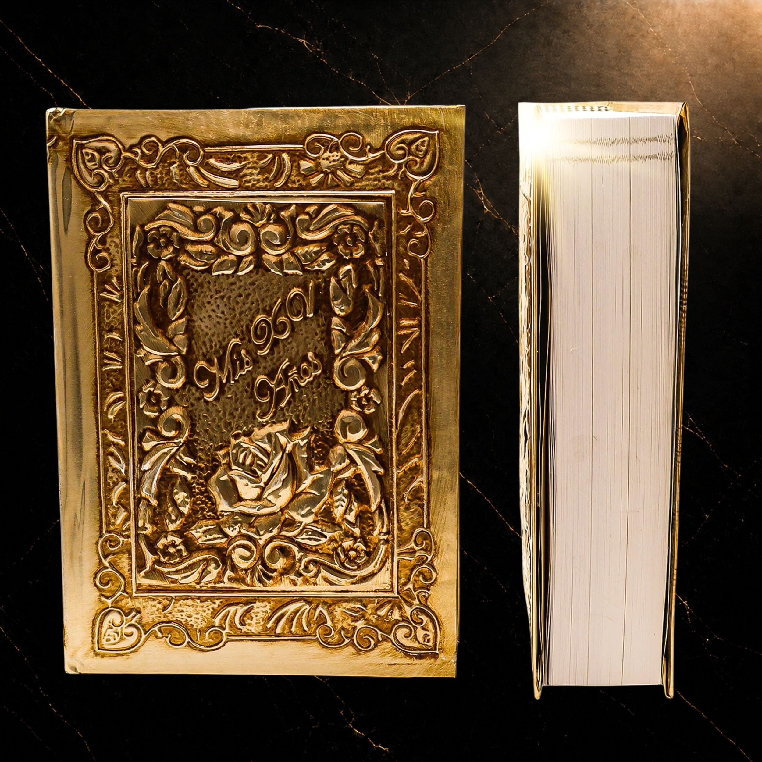 Quinceañera Bible — Biblia católica en español con cubierta dorada metálica | Regalo de XV Años